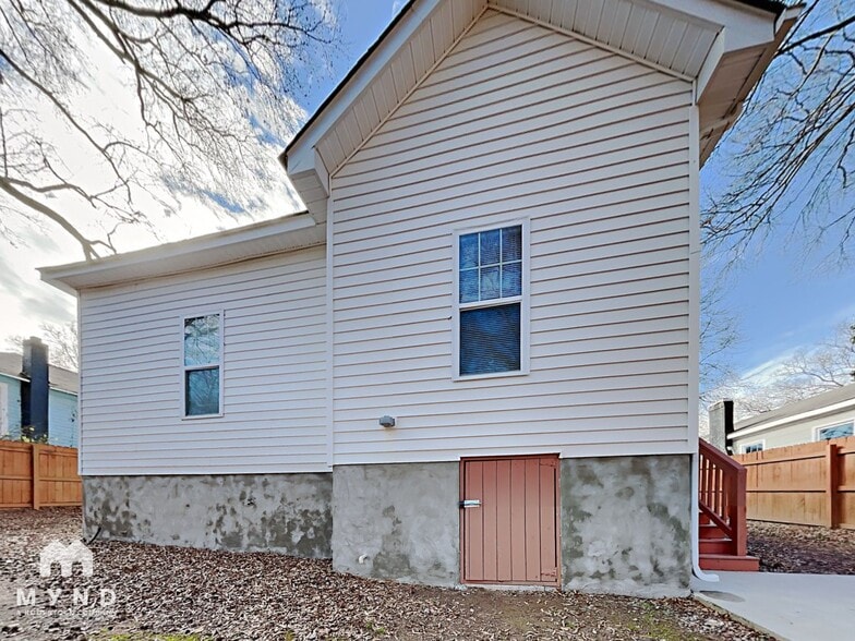 Building Photo - 4514 Wildwood Ave