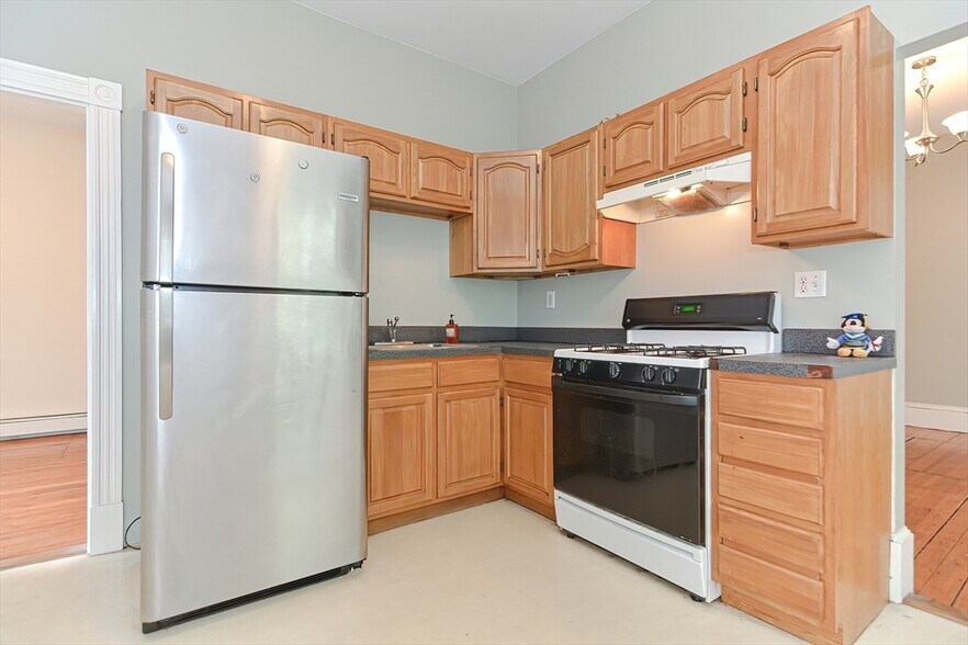 Primary Photo - 108 Beacon St