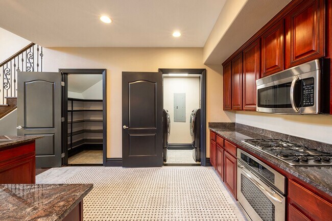 Building Photo - Manhattan Condo Penthouse