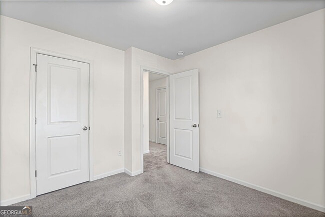 Building Photo - 405 Kings Cross Wy