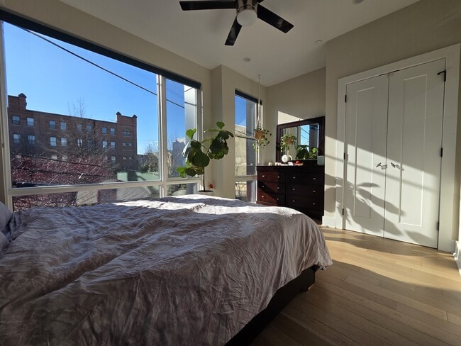 Building Photo - 1227 N Leithgow St