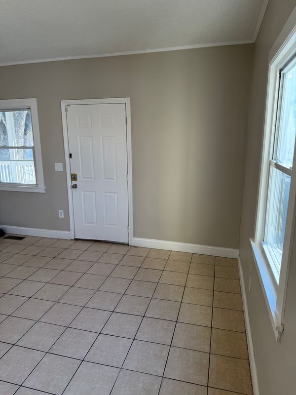 Building Photo - 171 Capen St