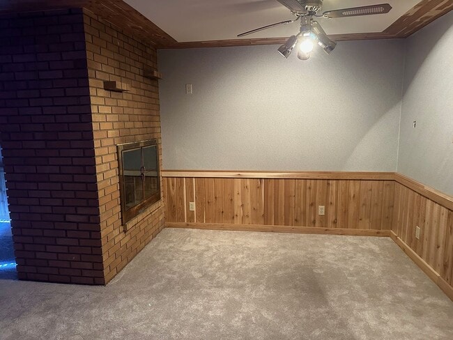 Building Photo - Welcome to this charming 3 bedroom, 3 bathroom home in the desirable Minnetonka. Avail. April 1st...