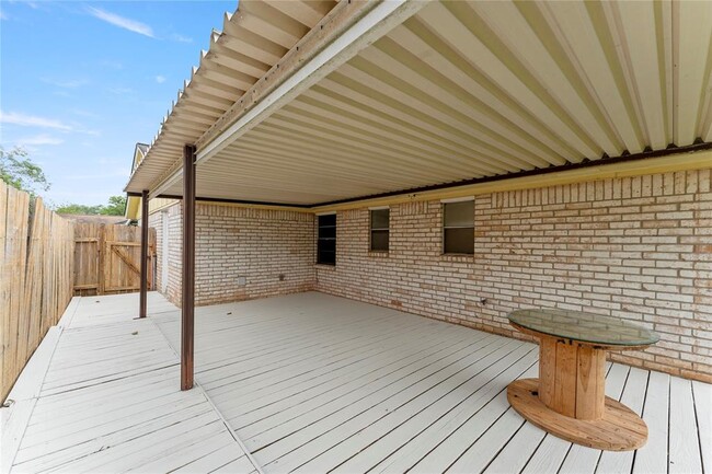 Building Photo - 1326 Kappa St
