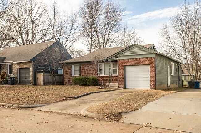 Building Photo - 3 Bedroom 1 Bath in Tulsa