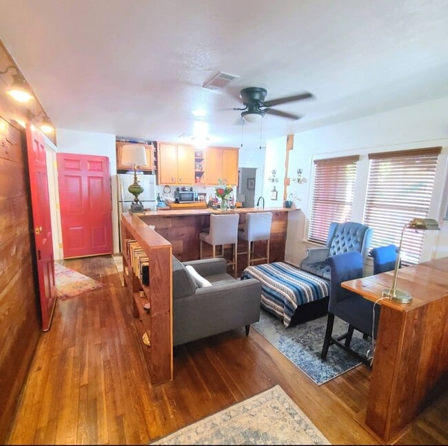 Building Photo - 1425 Munger St