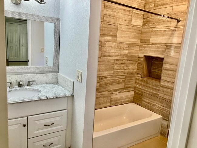 Building Photo - 1730 Long St