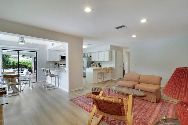 Building Photo - 85 Hickory Hill Rd