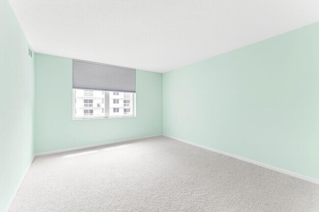 Building Photo - 3215 S Ocean Blvd