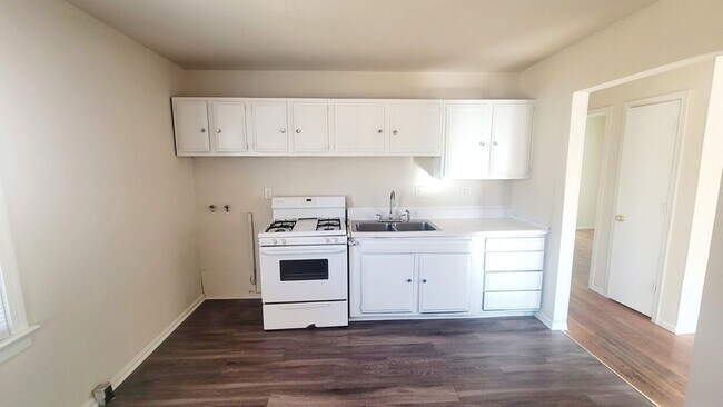 Building Photo - 9305 Fox Run Dr