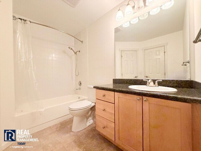 Building Photo - Charming 2-Bedroom Condo in Kent – Ground Floor Living with Modern Upgrades!
