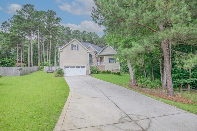 Building Photo - "Large 3-Bedroom plus BONUS Retreat with S...