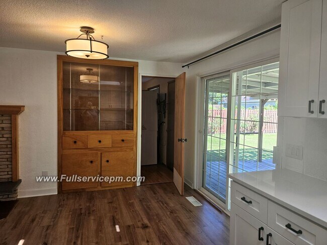 Building Photo - Home sweet home-You need to check this wonderful home out!!