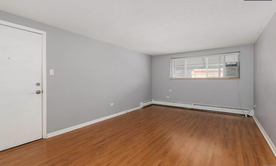 Living room - 909 S Pearl St