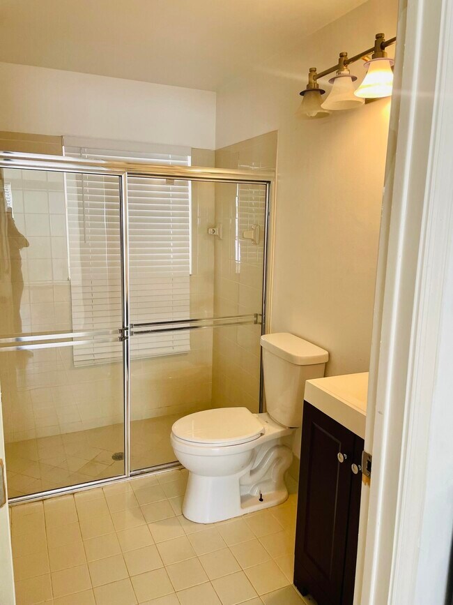 Building Photo - 7093 Middlebury Dr