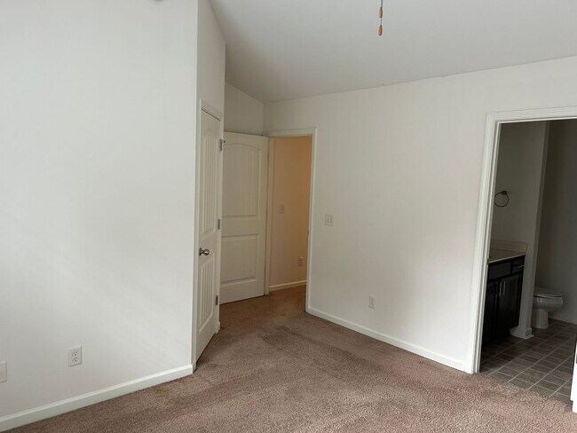 Building Photo - 208 Jordan Ln