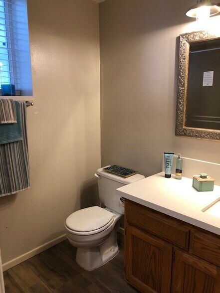 BA 1 - 828 Bayview Dr