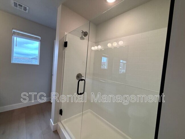 Building Photo - 3963 Fossil Way