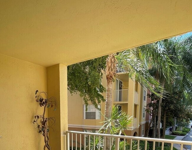 Building Photo - 19701 E Country Club Dr