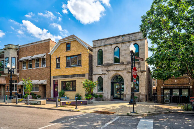 Front of building - 2433 S Oakley Ave