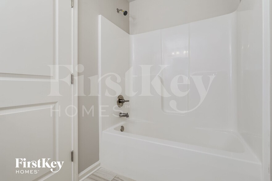 Building Photo - 4648 Brayden Dr