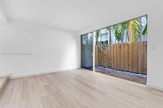 Building Photo - 2945 Bridgeport Ave