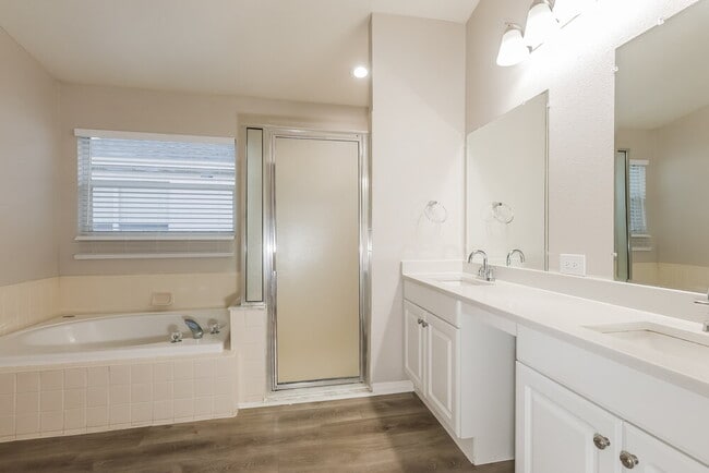 Building Photo - 9919 Stockbridge Dr