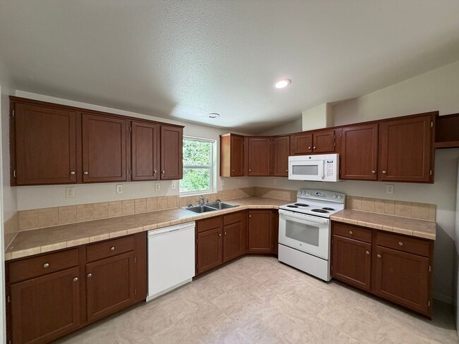 Building Photo - Peaceful Living – 3 Bedroom, 2 Bath Single-Family Home