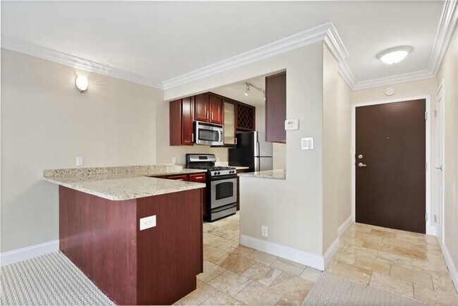 Building Photo - 700 E 8th St