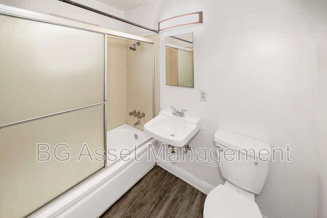 Building Photo - 1875 Powell St