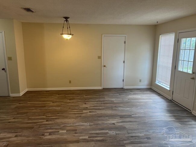 Building Photo - 4050 Claiborne Cir