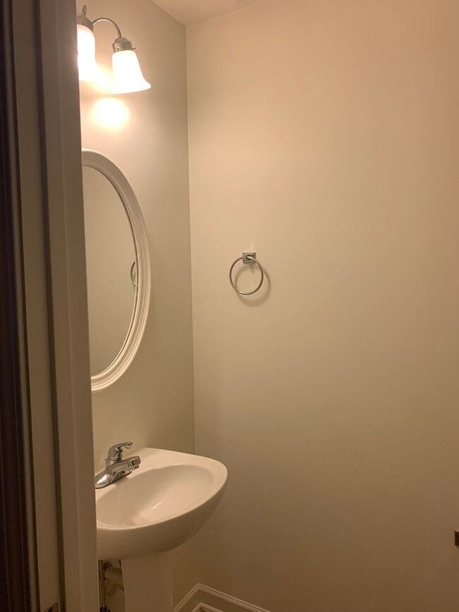 Building Photo - 3 Bedroom Rental on Cul-De-Sac!