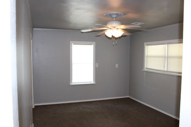 Building Photo - 902 NW 99th St