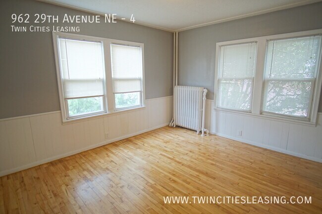 Building Photo - 962 29th Ave NE