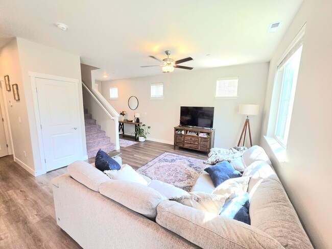 Building Photo - 8414 Gilman Wy