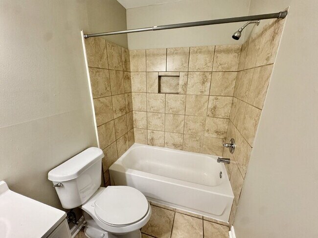 Building Photo - 4555 Willow Rd