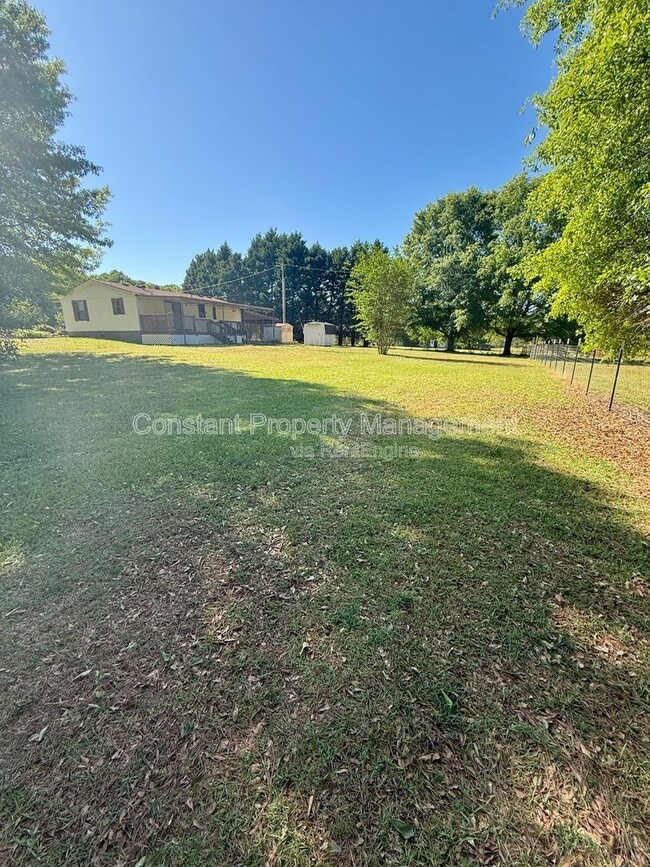 Building Photo - 491 Johnny Cut Rd