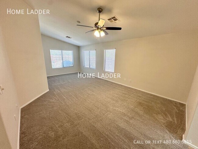 Building Photo - 1028 S Roca St