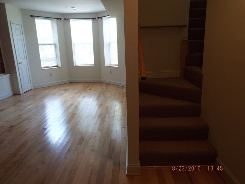 Living Rm - 1478 Chapin St NW