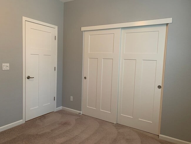 Building Photo - Designer Inspired 4x3 Stunning Home with Bonus Room and 2 Car Garage!