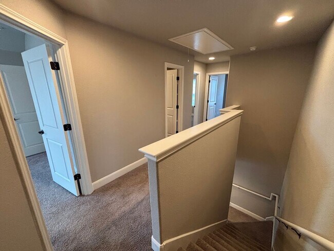 Building Photo - Stylish Townhome Near Randolph AFB – Avail...