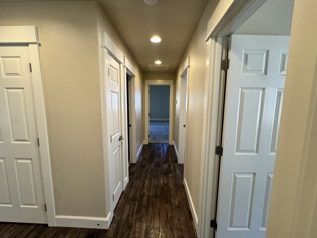 Building Photo - 3 Bed / 2 Bath near Pine Nursery Park — Grass Park Next Door, Private Community Pool