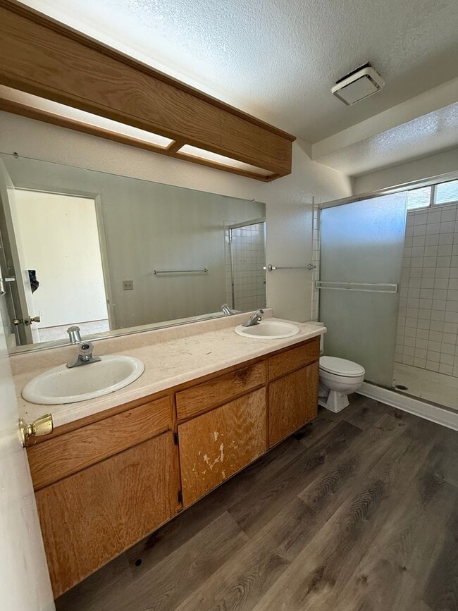 Building Photo - Spacious 4bed 2bath home in the Rio Linda/...