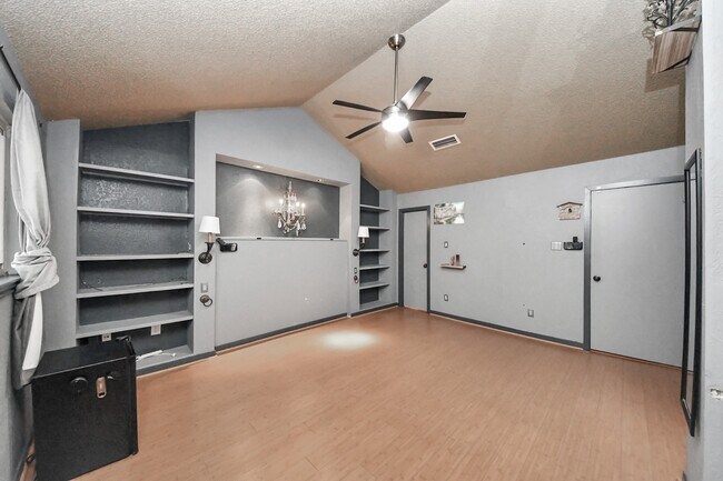 Building Photo - 7877 Kendalia Dr