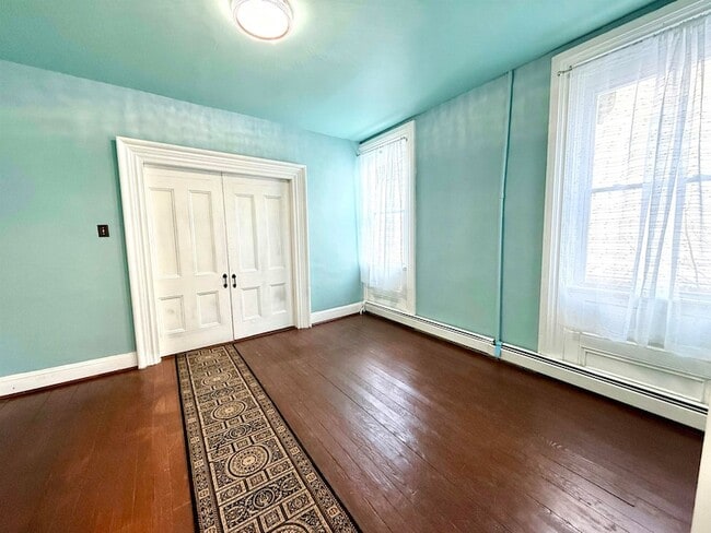 Building Photo - 61 Monitor St