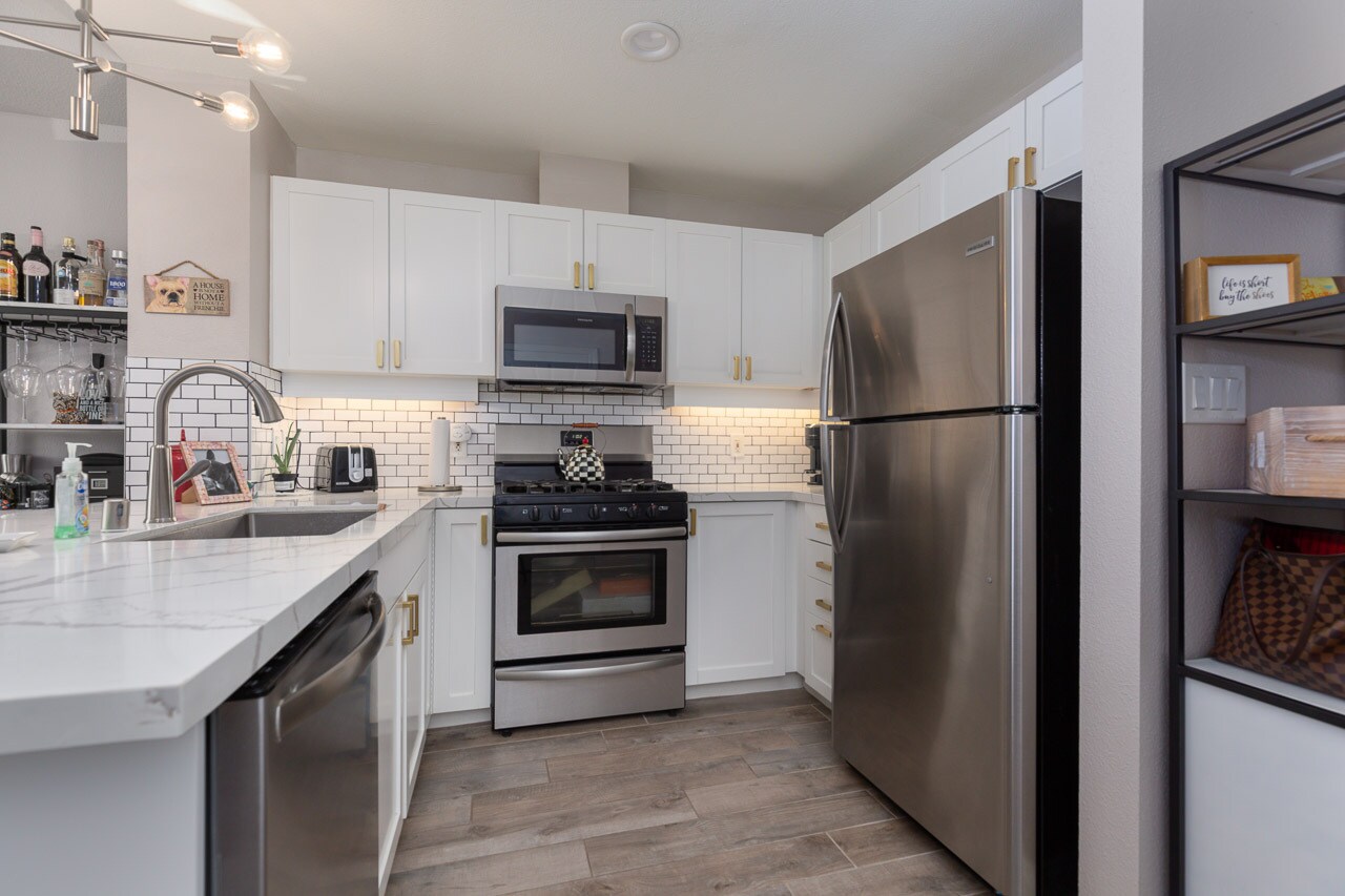 Building Photo - 1240 India St