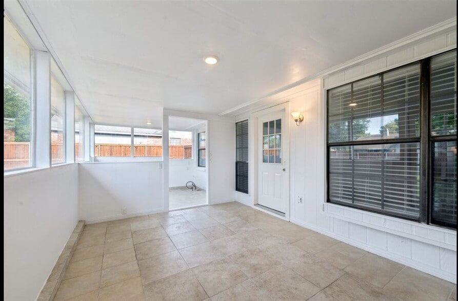 Sunroom (Entrance from living room) - 543 Guadalupe Dr