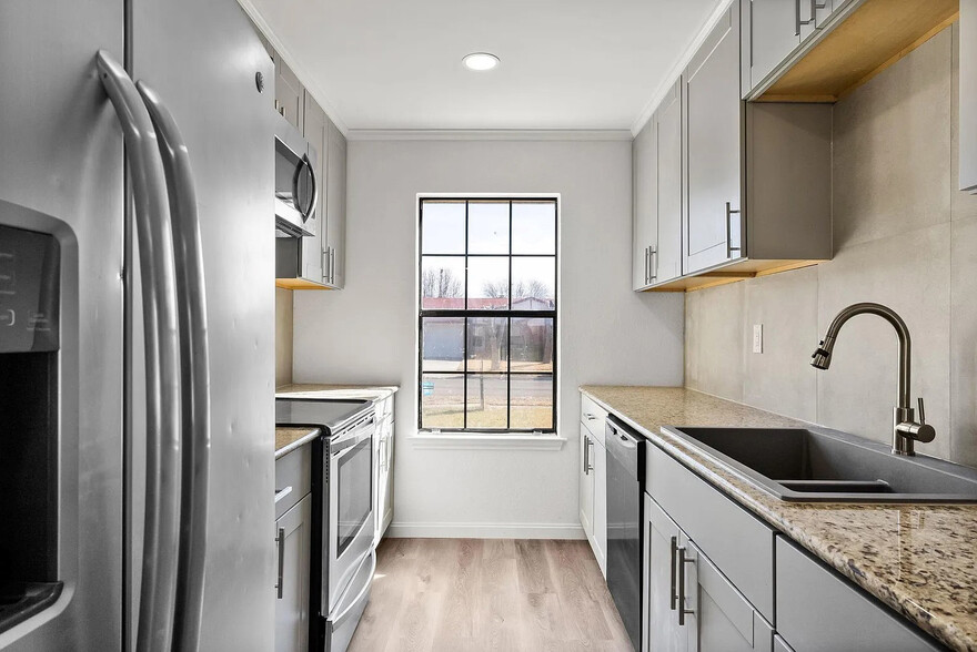 Kitchen - 1907 Moonlight Dr