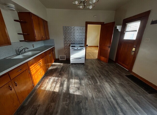 Building Photo - 2359 S KK Ave