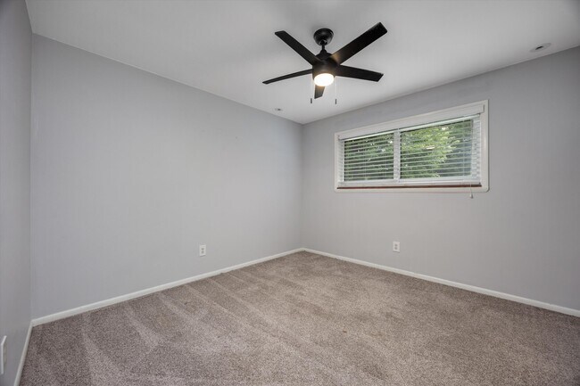 Building Photo - 4790 Belzair Dr